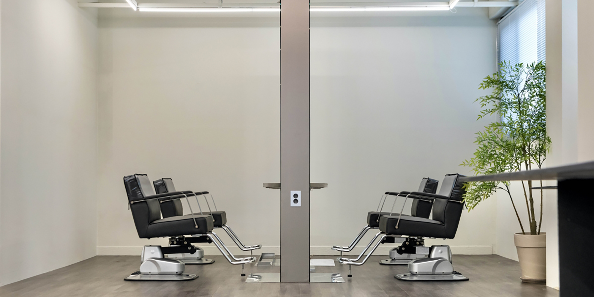 [미용실]  클래식의 내츄럴함이 돋보이는 미용실 인테리어